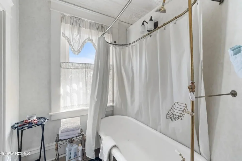 The England House 1902 Victorian style Flagstaff Arizona - 35 - bathroom.jpg