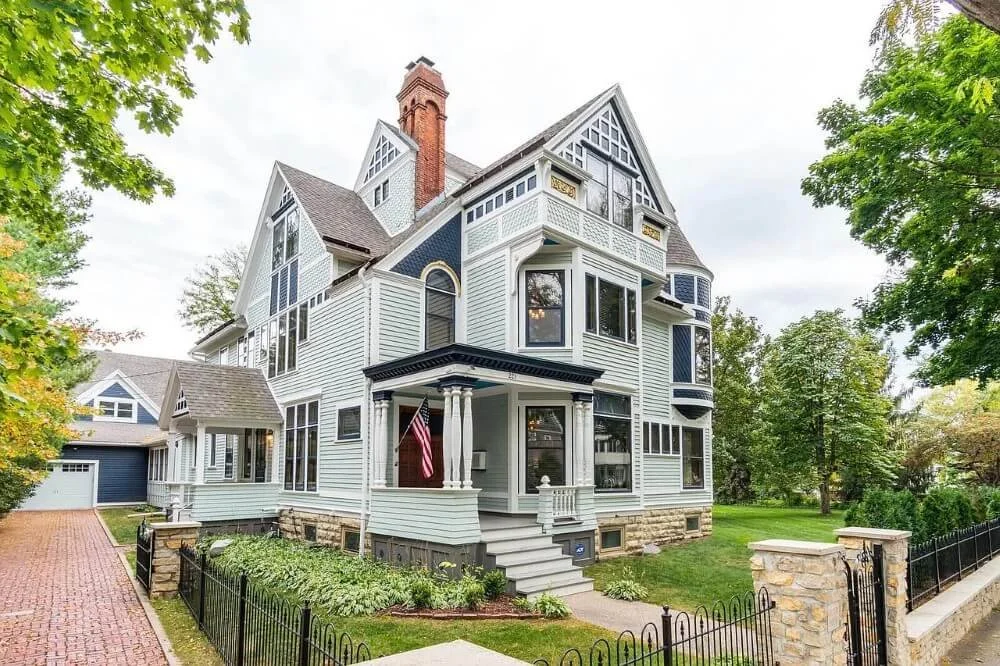 William Crosby Home 1880 Queen Anne style La Crosse Wisconsin - 74 - front view.jpg