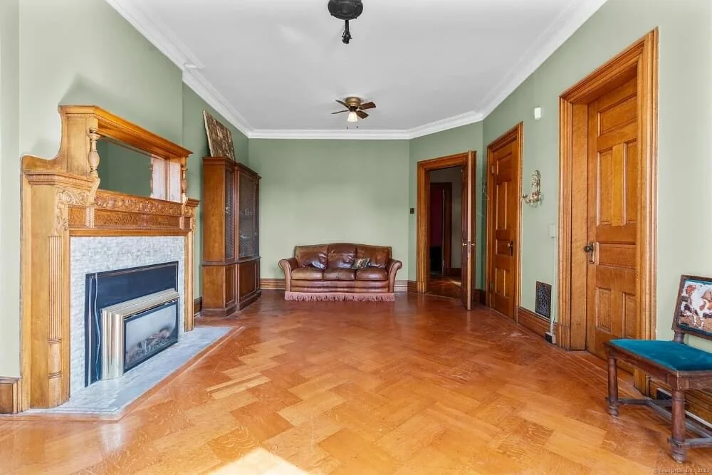 1900 Victorian house Hartford Connecticut - 25 - family room.jpg