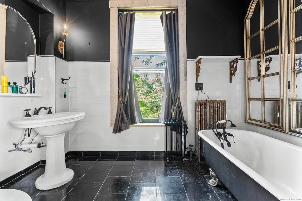 1900 Victorian house Hartford Connecticut - 29 - bathroom.jpg