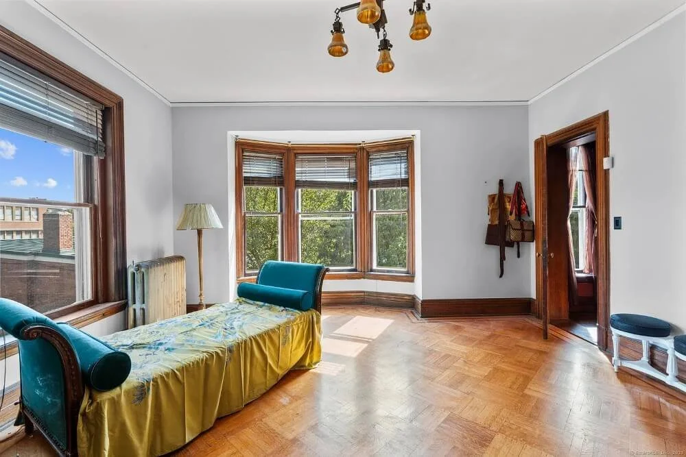 1900 Victorian house Hartford Connecticut - 30 - relax room.jpg