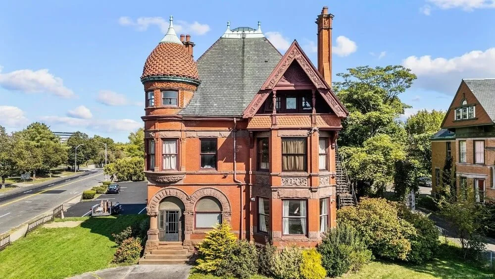 The Munsill Borden Mansion 1893 Queen Anne Hartford Connecticut - 1 - front view.jpg