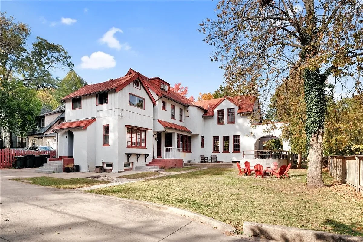 1903 Mission Revival house in Urbana, Illinois - $485k