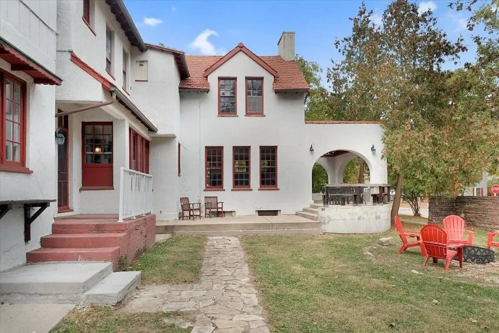 1903 Mission Revival house Urbana Illinois - 5 - front area.jpg