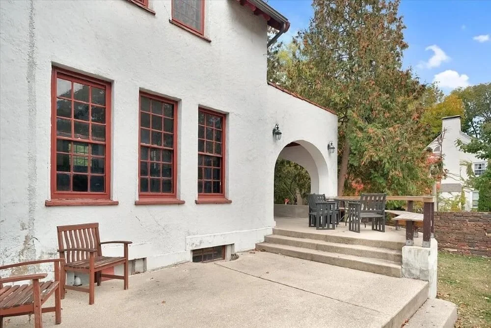 1903 Mission Revival house Urbana Illinois - 6 - patio.jpg