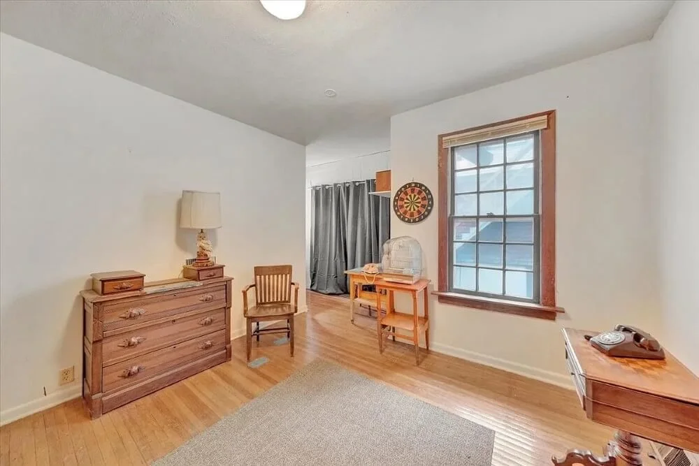 1903 Mission Revival house Urbana Illinois - 42 - bedroom.jpg