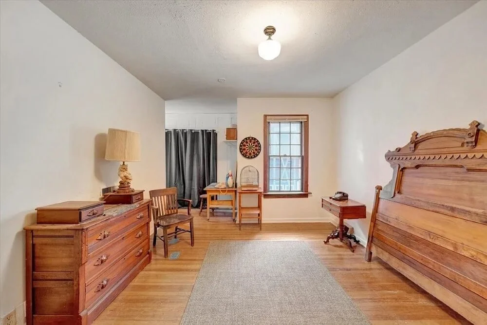 1903 Mission Revival house Urbana Illinois - 41 - bedroom.jpg