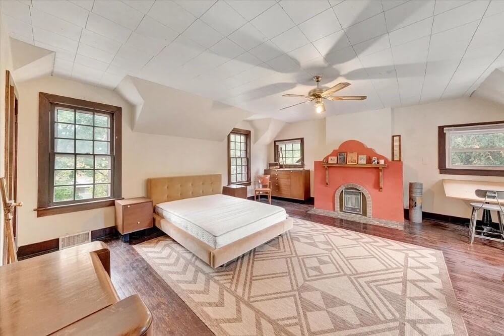 1903 Mission Revival house Urbana Illinois - 43 - bedroom.jpg