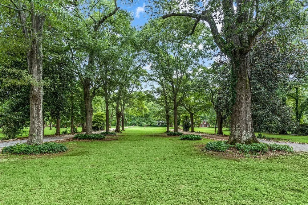 1905 Greek Revival house Madison Georgia - 54 - garden.jpg