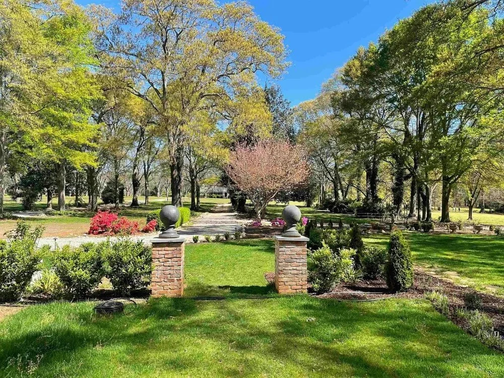 1905 Greek Revival house Madison Georgia - 56 - garden.jpg