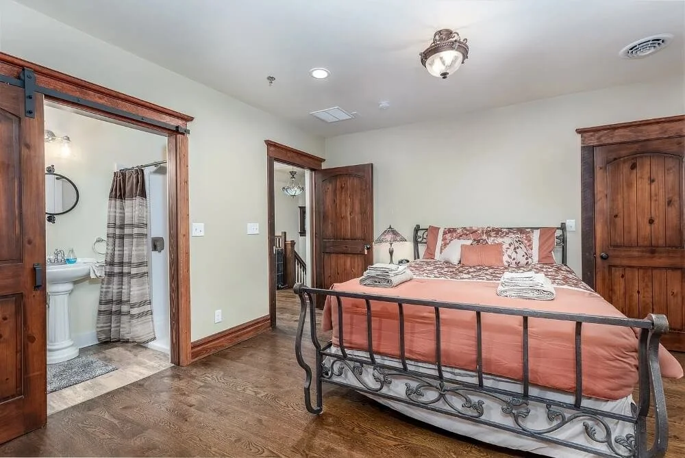 The Cora J Pope Home 1902 Victorian Ottawa Illinois - 41 - bedroom.jpg