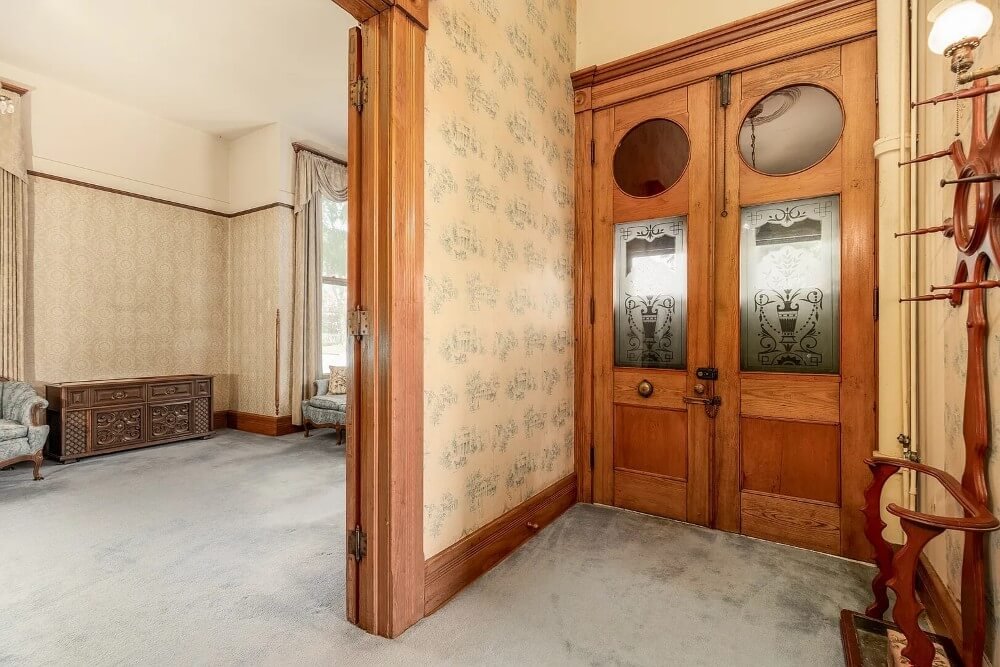 1900 American Foursquare Ottawa Illinois - 4 - foyer.jpg