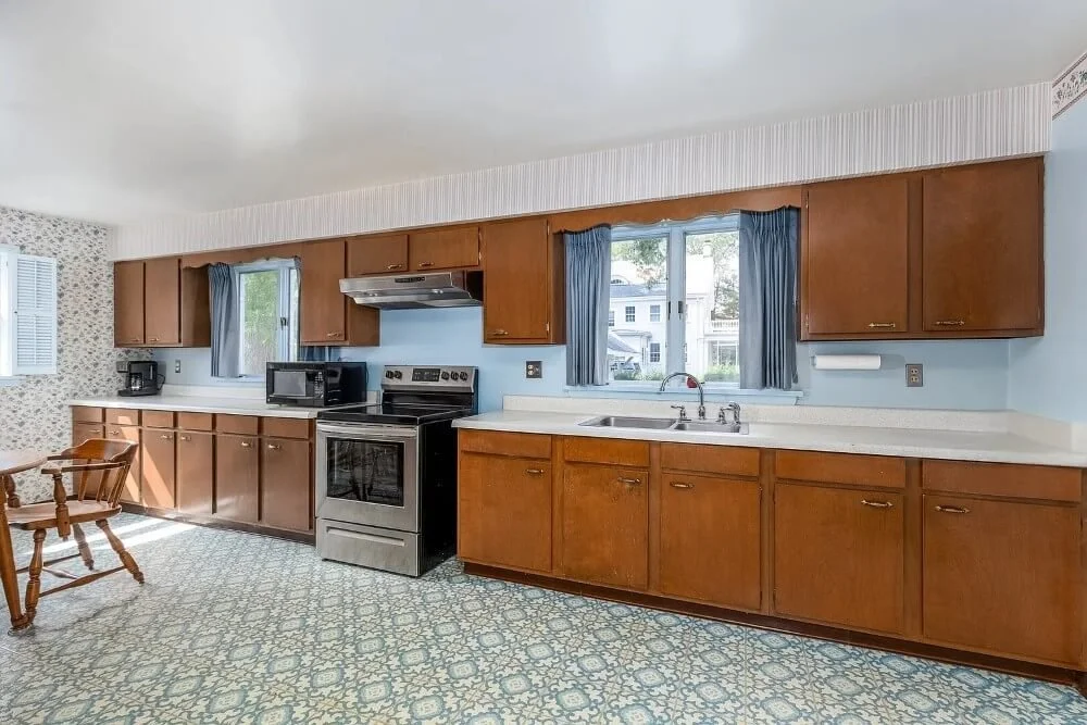 1900 American Foursquare Ottawa Illinois - 11 - kitchen.jpg
