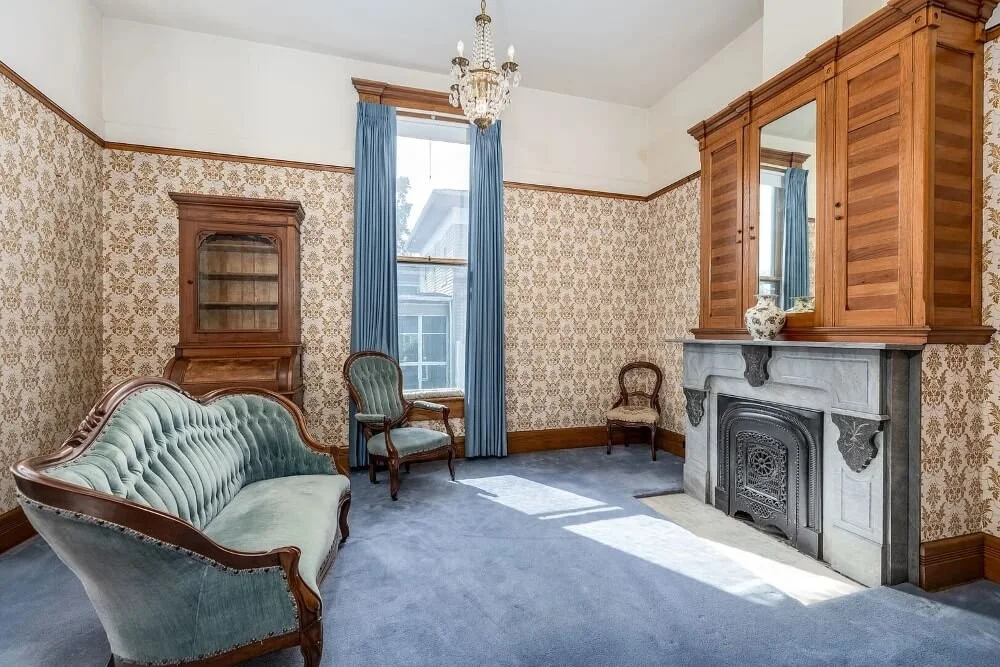 1900 American Foursquare Ottawa Illinois - 13 - family room.jpg