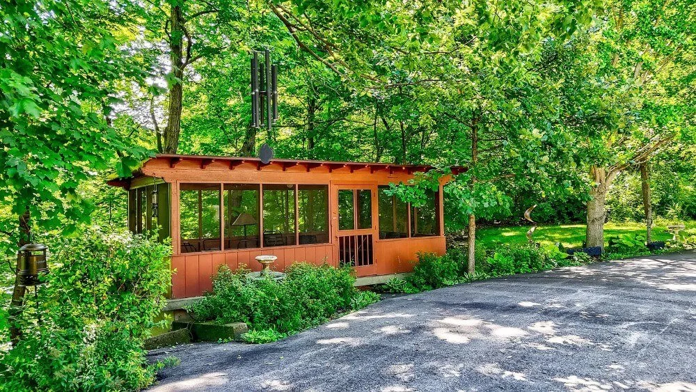 Oak Lodge 1928 Tudor house Ottawa Illinois - 25 - backyard.jpg