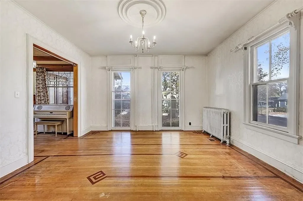 1861 Historical house Leavenworth Kansas - 8 - room.webp