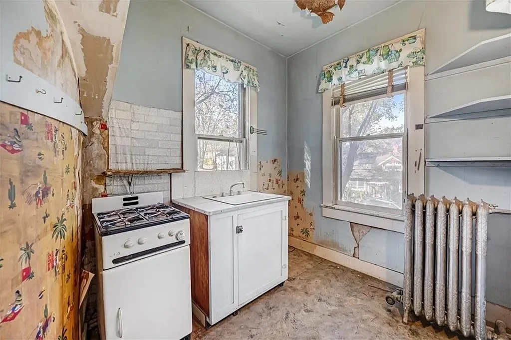 1861 Historical house Leavenworth Kansas - 28 - room.webp