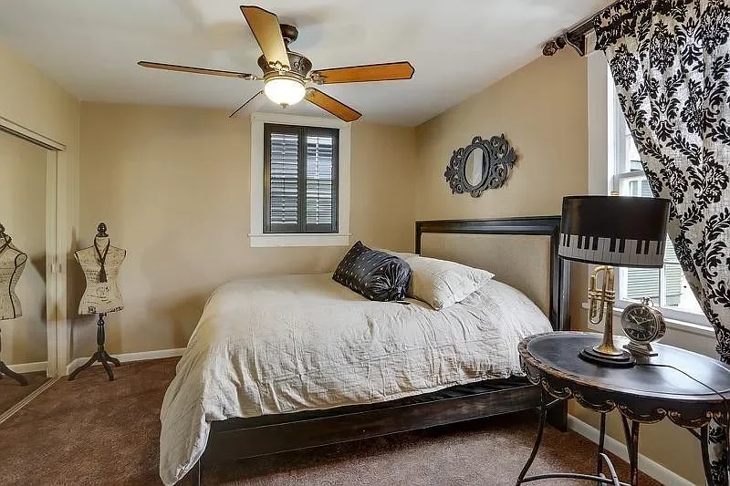 1905 Cottage New Orleans Louisiana - 12 - bedroom.webp