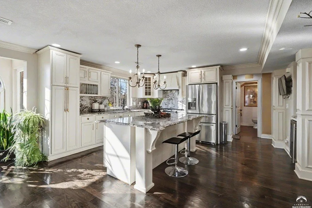 1910 Traditional house De Soto Kansas - 6 - kitchen.webp