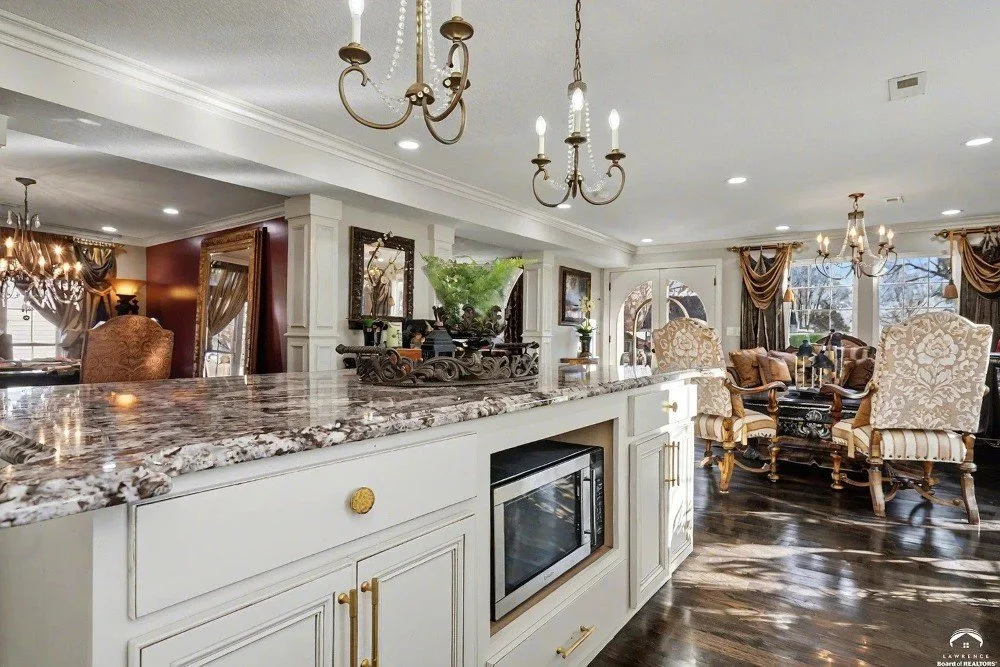 1910 Traditional house De Soto Kansas - 10 - kitchen.webp