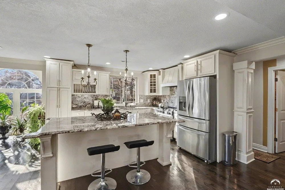 1910 Traditional house De Soto Kansas - 11 - kitchen.webp