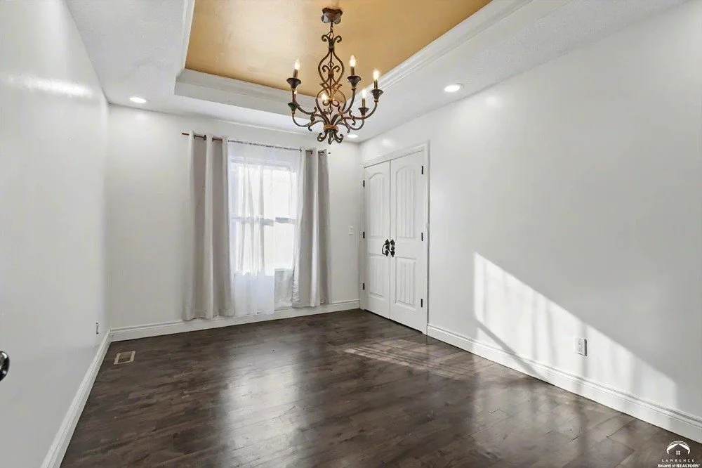 1910 Traditional house De Soto Kansas - 30 - bedroom.webp