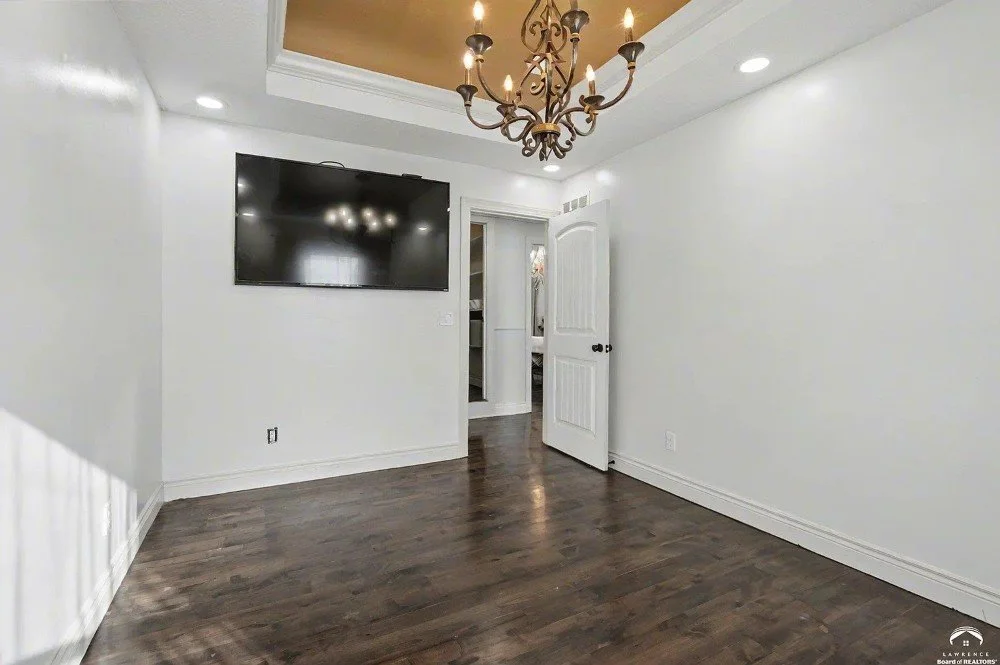 1910 Traditional house De Soto Kansas - 31 - bedroom.webp