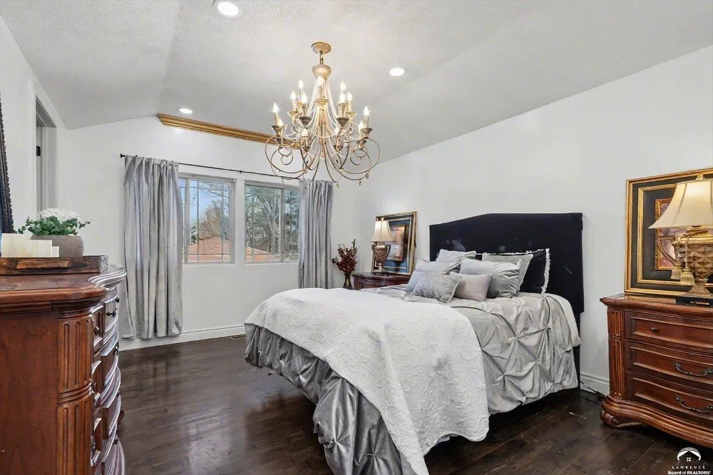 1910 Traditional house De Soto Kansas - 32 - bedroom.webp