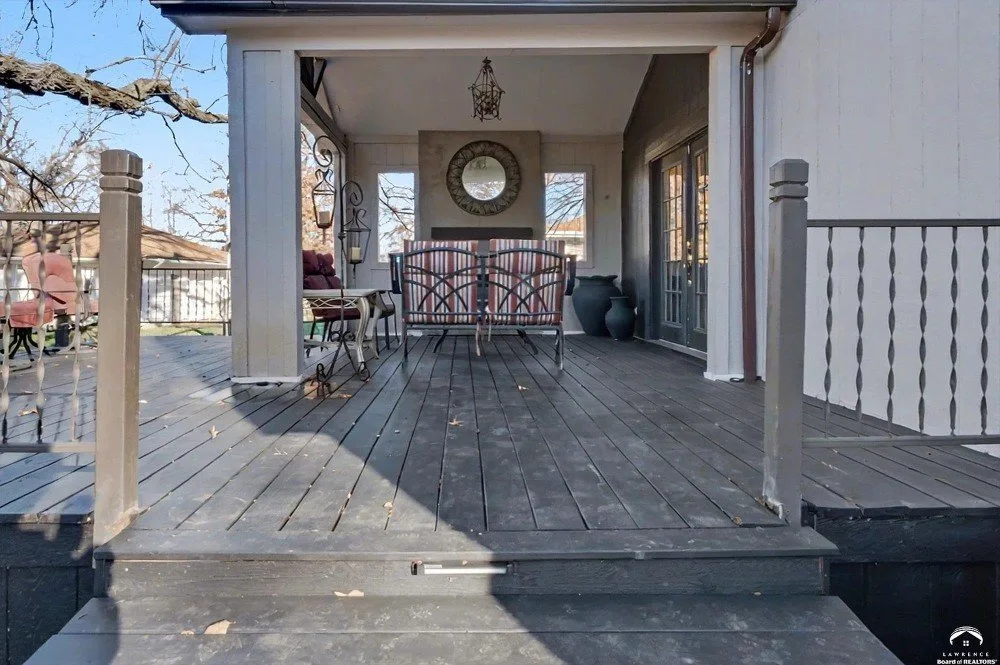1910 Traditional house De Soto Kansas - 49 - patio.webp