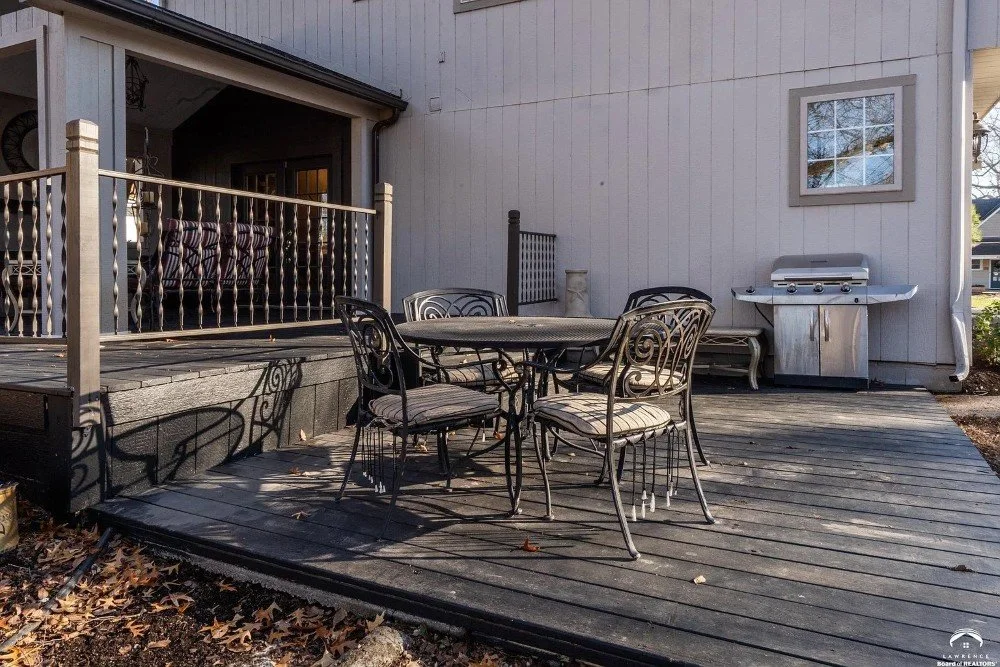 1910 Traditional house De Soto Kansas - 51 - backyard.webp