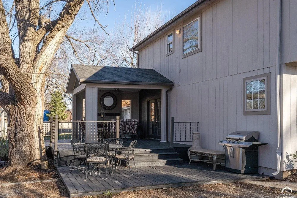 1910 Traditional house De Soto Kansas - 52 - backyard.webp