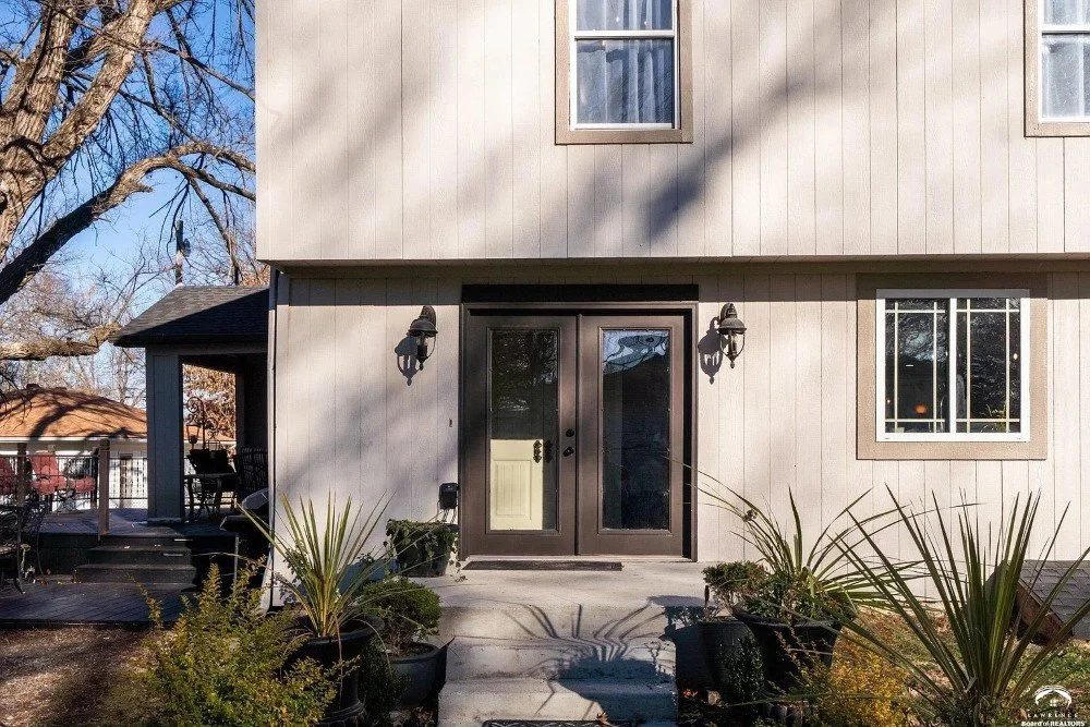 1910 Traditional house De Soto Kansas - 53 - backyard.webp