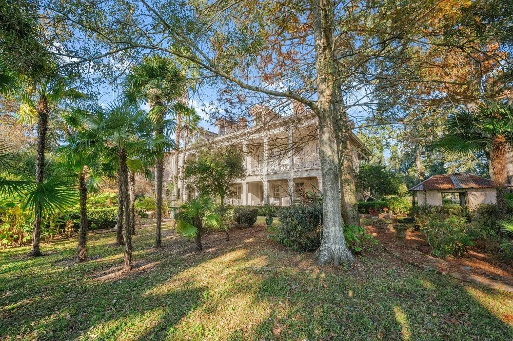 Lakeside 1830 French Creole Greek Revival Batchelor Louisiana - 33 - garden.webp