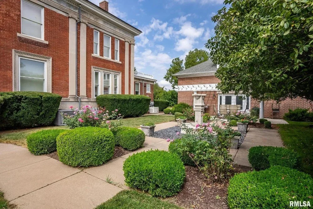 The John C Schricker House 1896 Georgian Revival Davenport Iowa - 2 - garden.webp