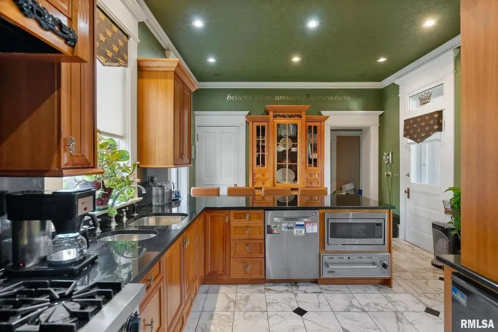 The John C Schricker House 1896 Georgian Revival Davenport Iowa - 16 - kitchen.webp