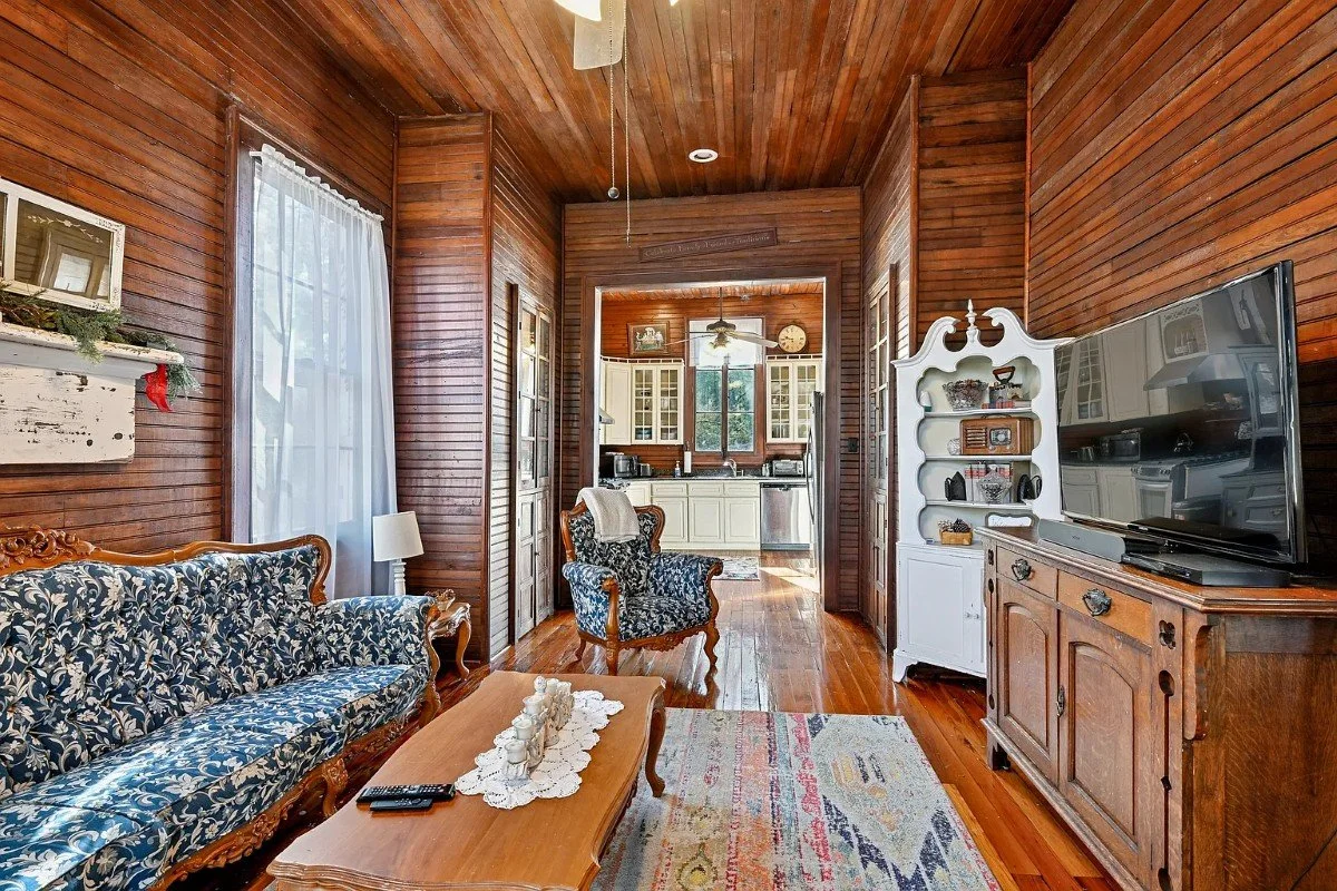1872 Victorian house Abita Springs Louisiana - 12 - living room.webp