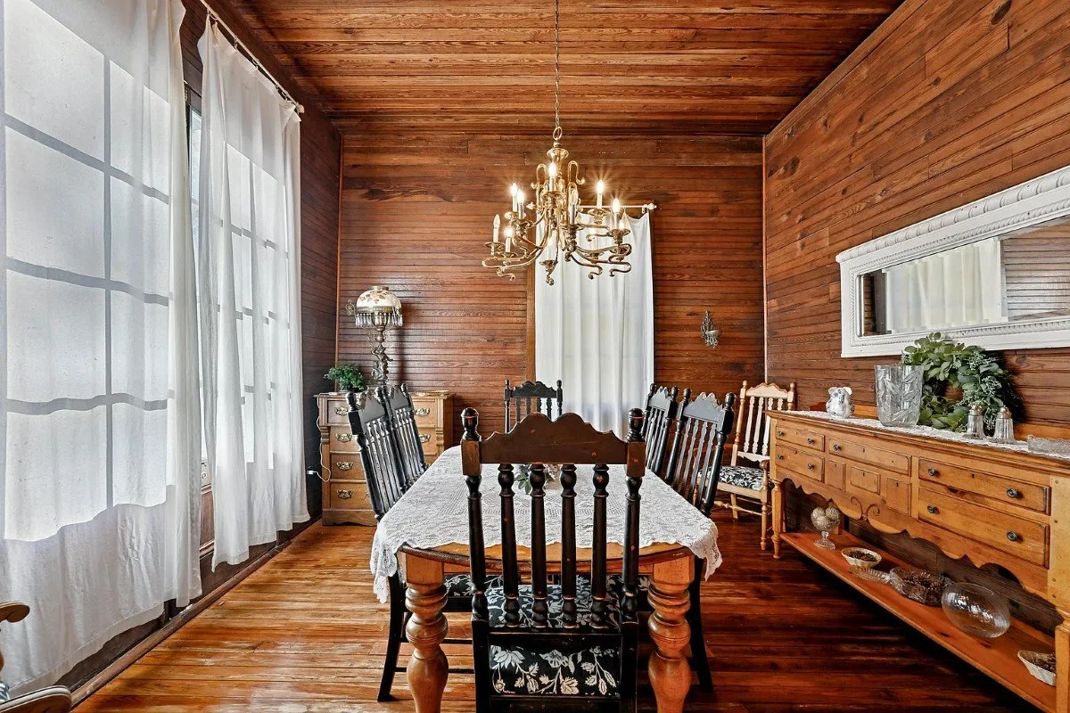 1872 Victorian house Abita Springs Louisiana - 16 - dining room.webp