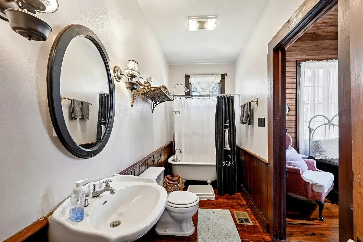 1872 Victorian house Abita Springs Louisiana - 18 - bathroom.webp