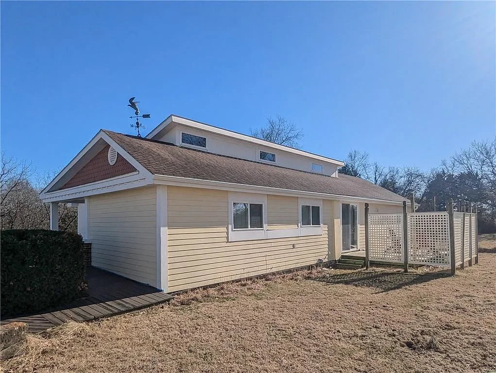1920 Farmhouse Nevada Missouri - 9 - back view.webp
