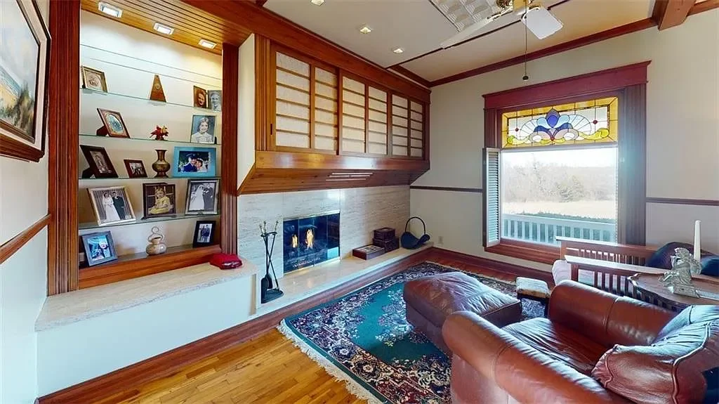 1920 Farmhouse Nevada Missouri - 13 - living room.webp