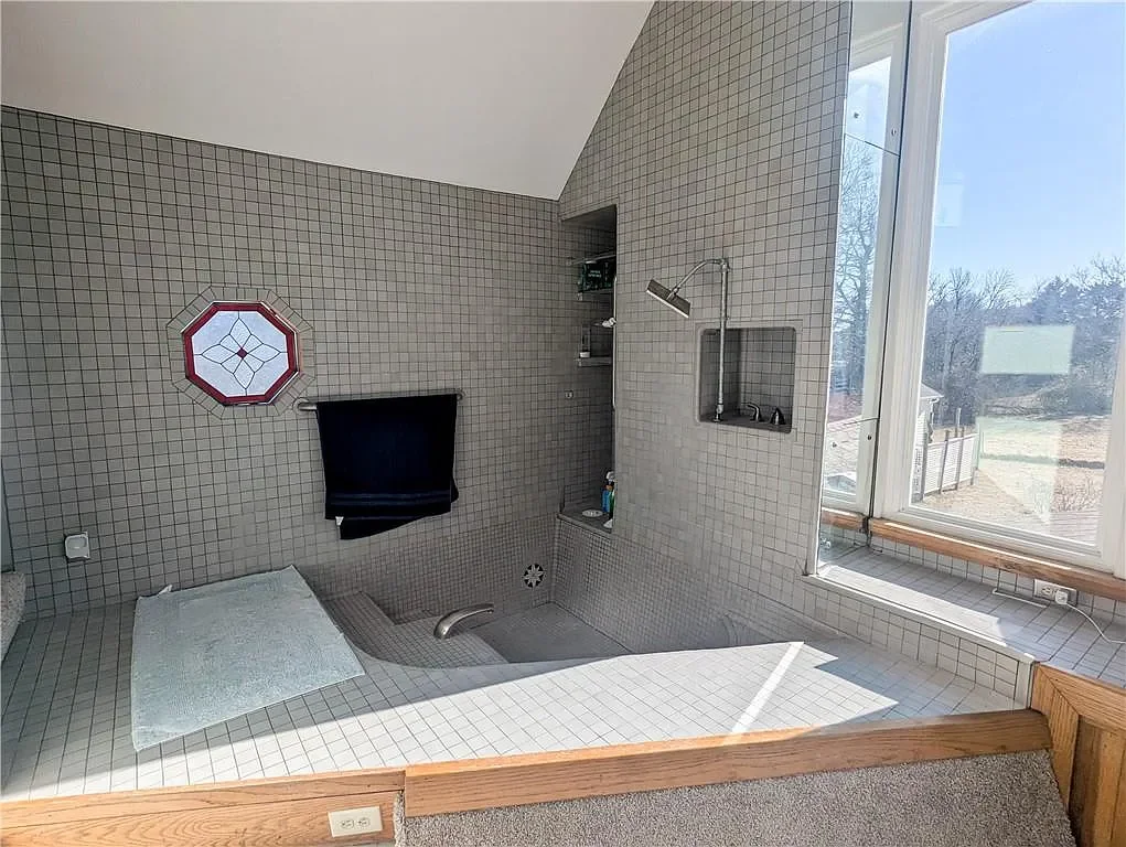 1920 Farmhouse Nevada Missouri - 22 - bathroom.webp