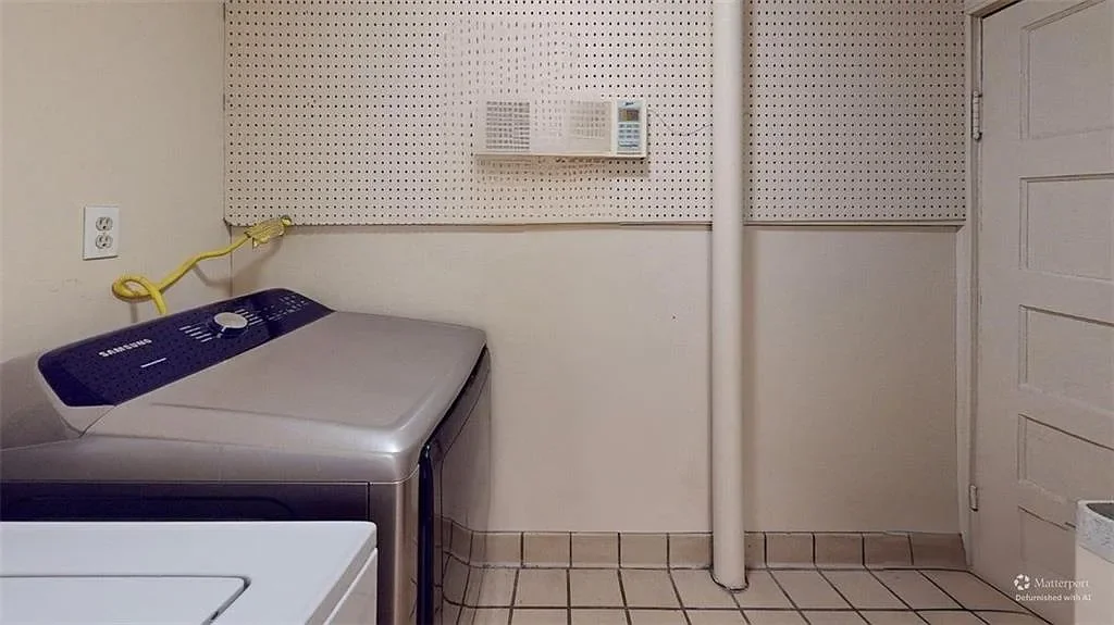 1920 Farmhouse Nevada Missouri - 29 - laundry.webp