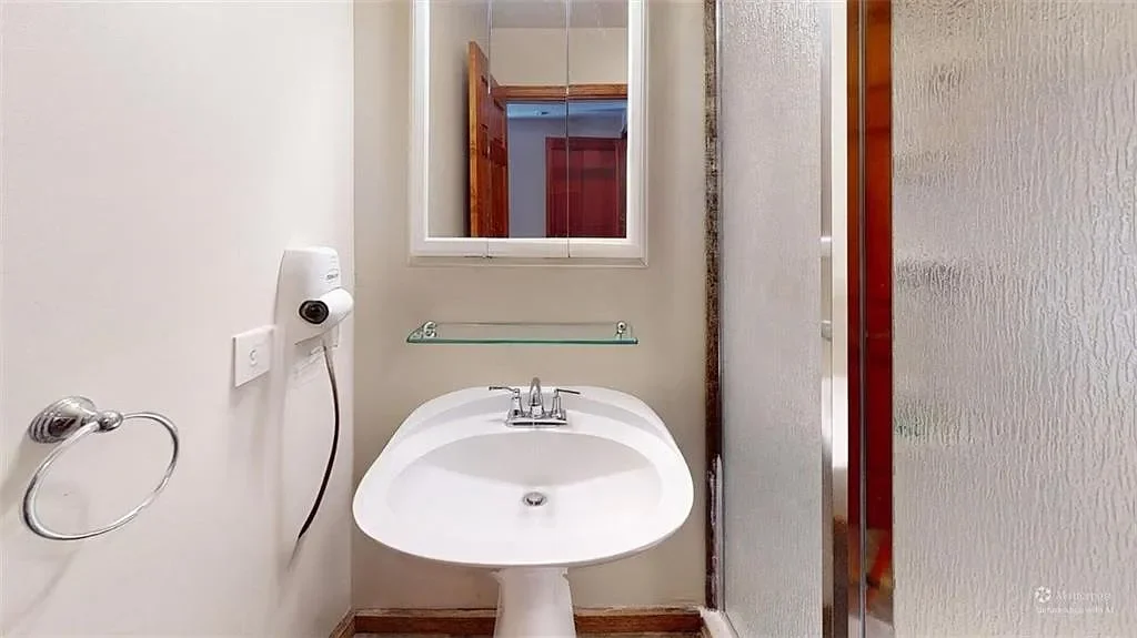 1920 Farmhouse Nevada Missouri - 35 - bathroom.webp