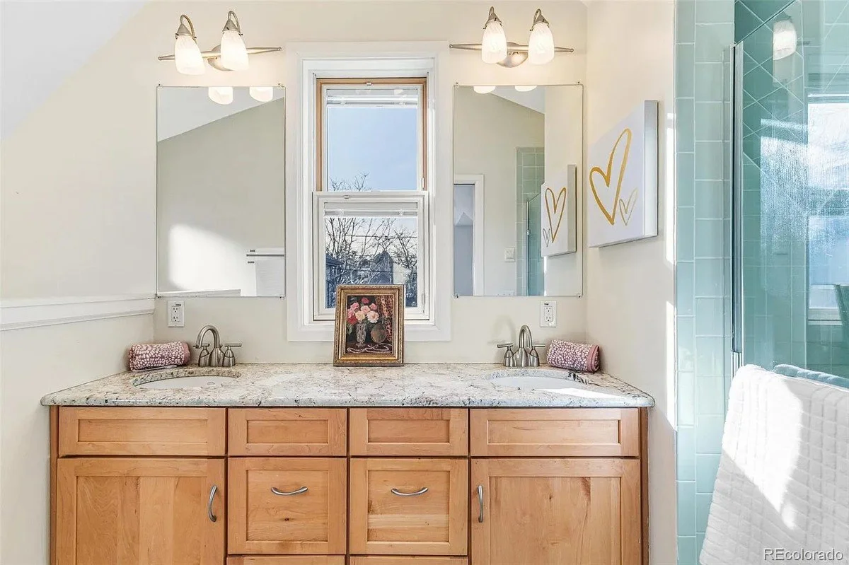 1892 Victorian house Denver Colorado - 25 - bathroom.webp