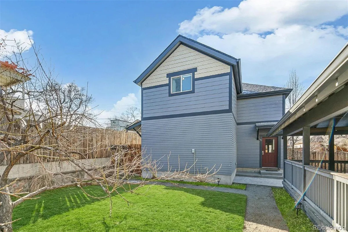 1892 Victorian house Denver Colorado - 35 - backyard.webp