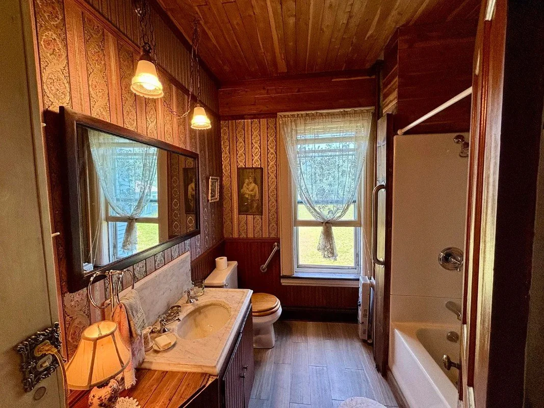 1883 Victorian house Newberry Michigan - 21 - bathroom.webp