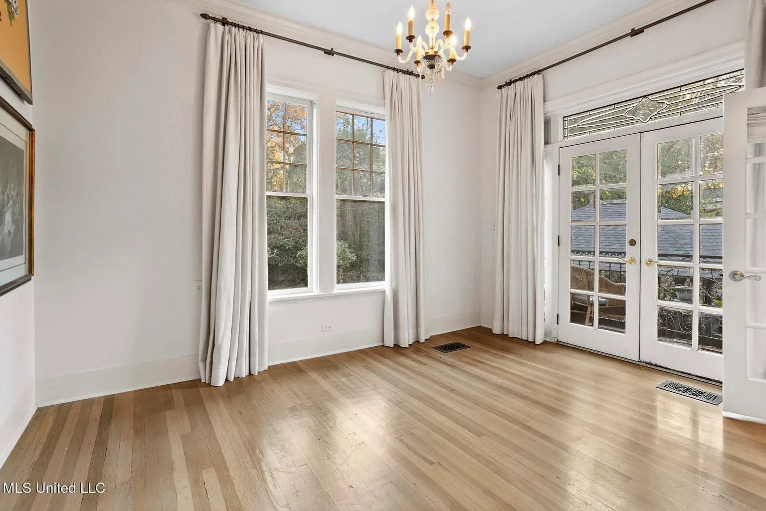 1937 Spanish Colonial house Jackson Mississippi - 24 - room.webp