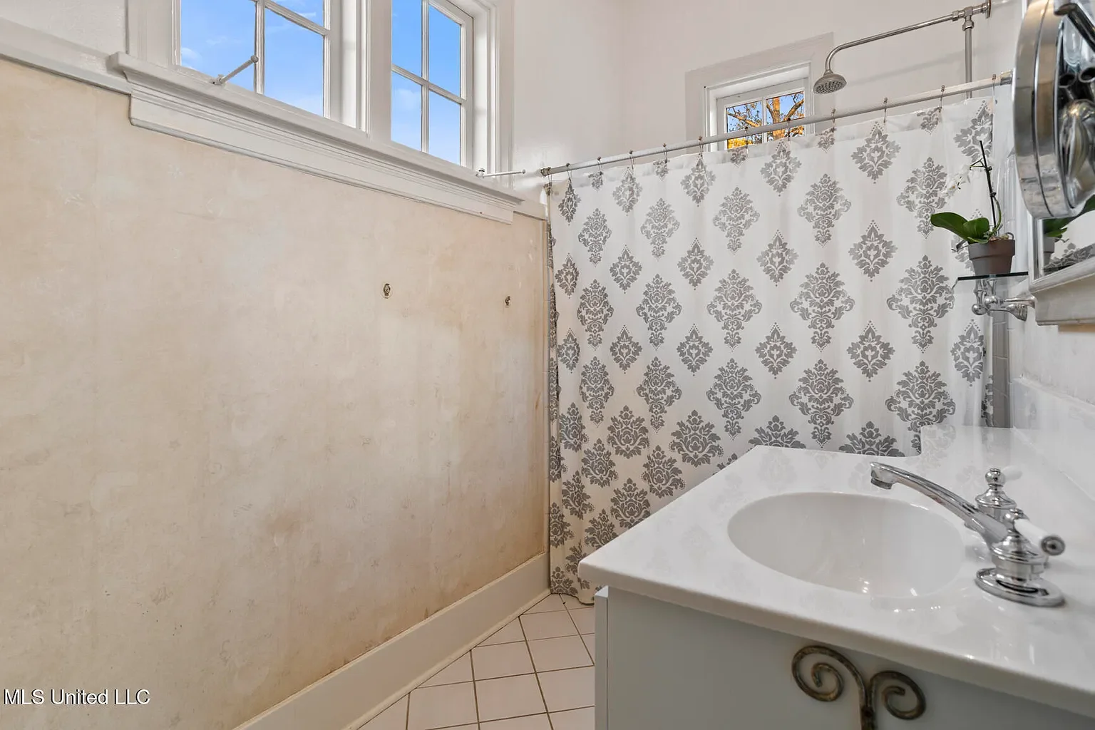 1937 Spanish Colonial house Jackson Mississippi - 28 - bathroom.webp