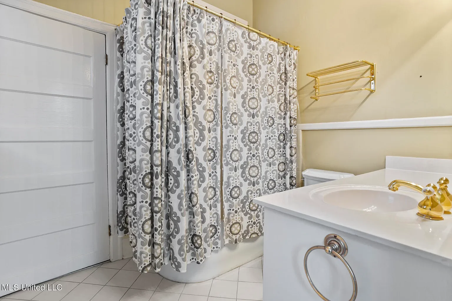 1937 Spanish Colonial house Jackson Mississippi - 30 - bathroom.webp