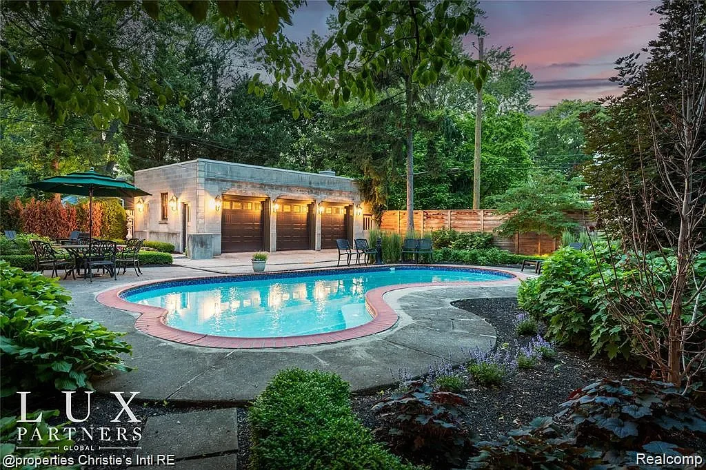 1915 Renaissance Revival house Detroit Michigan - 5 - pool.webp